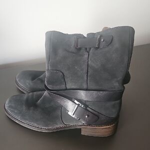 EUC Suede Dark Gray Ankle Boots Sz 39.5 LOUISE ET CIE Valencia